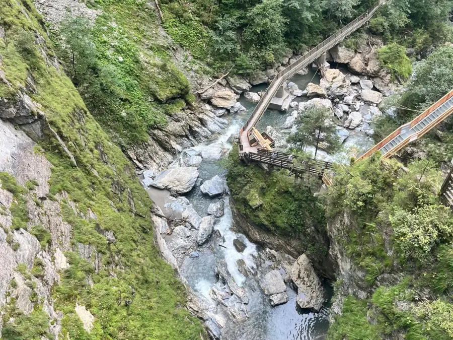 Klamm 4